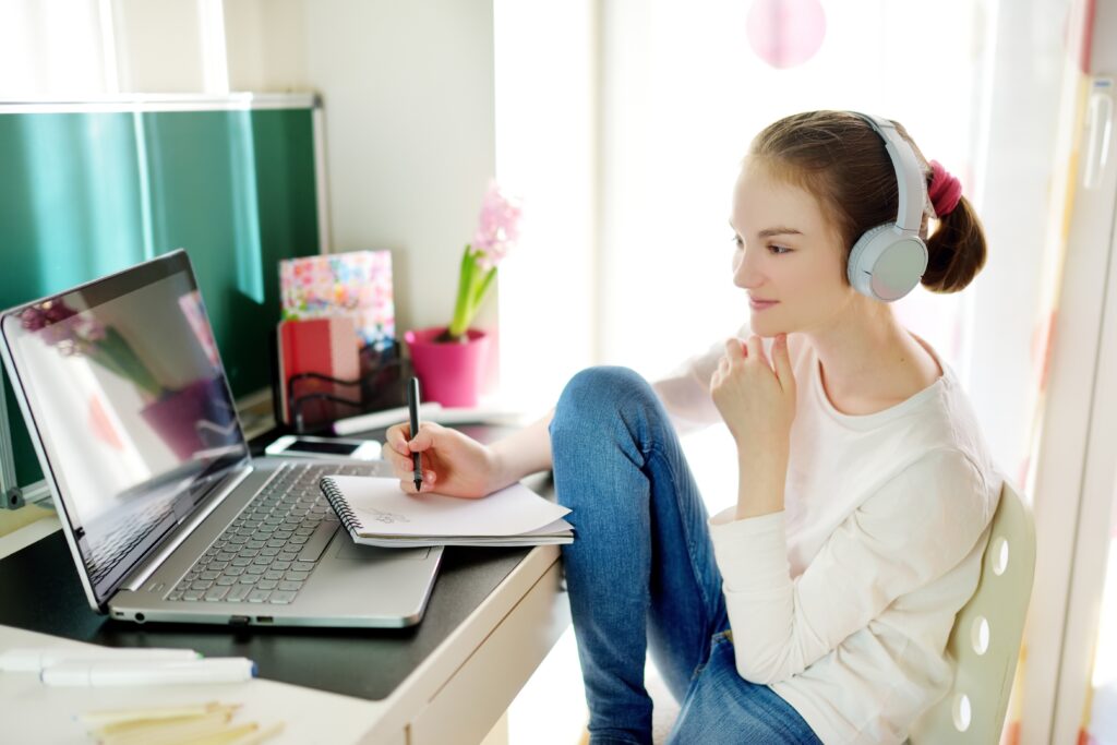 E-learning platforms development. How to improve your educational app